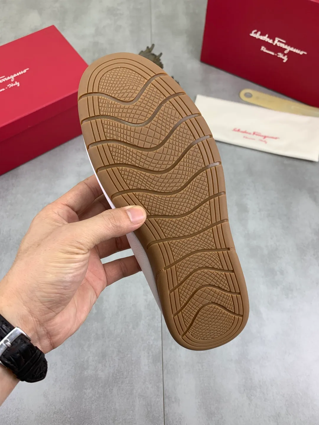 Men's shoes 💰P480 New model [Ferragamo/Ferragamo] Latest model Original imported calfskin, imported pigskin lining + original luxury metal buckle + original rubber outsole Soft and comfortable Size number: 38-44
